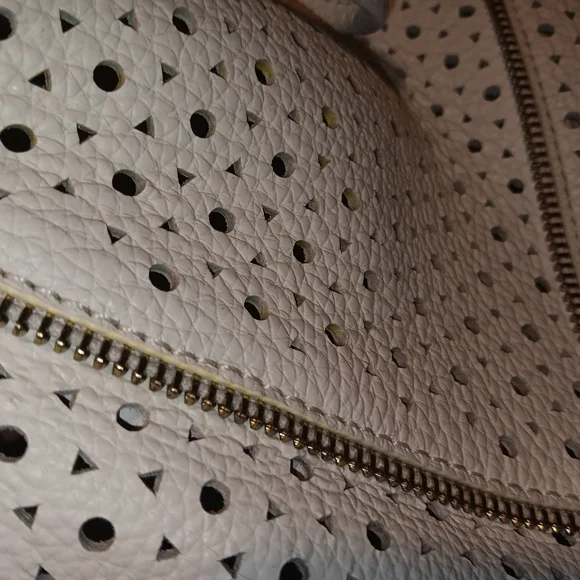 BOTKIER Elegant White Perforated Tote Bag in EUC Comes w Detachable Wristlet - Picture 5 of 17